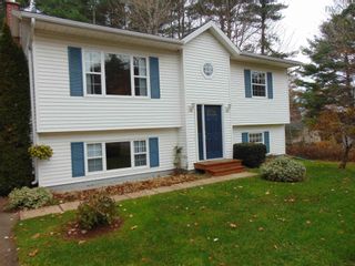 Photo 2: 1395 George Street in Coldbrook: 404-Kings County Residential for sale (Annapolis Valley)  : MLS®# 202127932