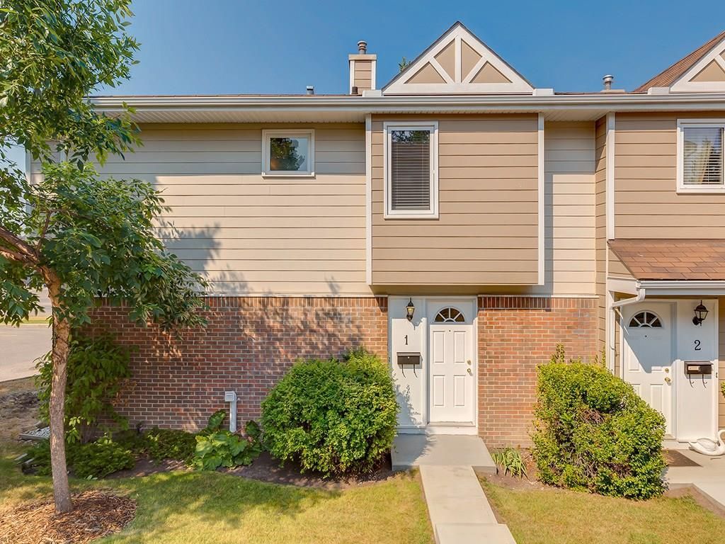 Main Photo: 1 3620 51 Street SW in Calgary: Glenbrook Row/Townhouse for sale : MLS®# C4198558