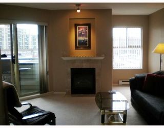 Photo 2: 402 215 N 12 TH Street in New_Westminster: Uptown NW Condo for sale in "DISCOVERY REACH" (New Westminster)  : MLS®# V703774