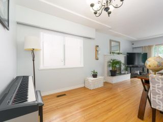 Photo 4: 5127 FAIRMONT Street in Vancouver: Collingwood VE House for sale (Vancouver East)  : MLS®# R2779400