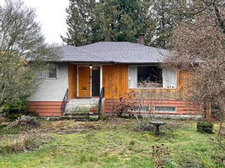 Photo 1: 4552 CLINTON Street in Burnaby: South Slope House for sale (Burnaby South)  : MLS®# R2658266