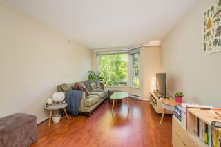 Photo 2: 302 500 W 10TH Avenue in Vancouver: Fairview VW Condo for sale in "Cambridge Court" (Vancouver West)  : MLS®# R2781432