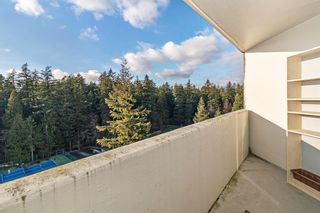 Photo 3: 1402 4200 MAYBERRY Street in Burnaby: Metrotown Condo for sale in "Times Square" (Burnaby South)  : MLS®# R2693098