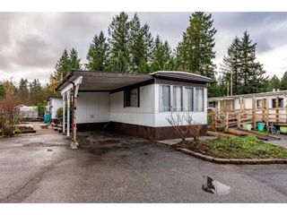 Photo 2: 32 3031 200 Street in Langley: Brookswood Langley Manufactured Home for sale in "CEDAR CREEK ESTATES" : MLS®# R2634284