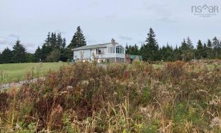 Main Photo: 37 Russell Road in Clam Harbour: 35-Halifax County East Residential for sale (Halifax-Dartmouth)  : MLS®# 202128711