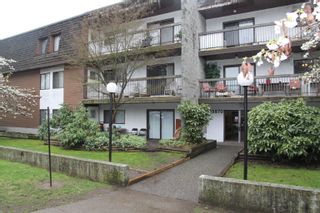 Photo 1: 208 33870 FERN Street in Abbotsford: Central Abbotsford Condo for sale in "Fernwood Manor" : MLS®# R2726547