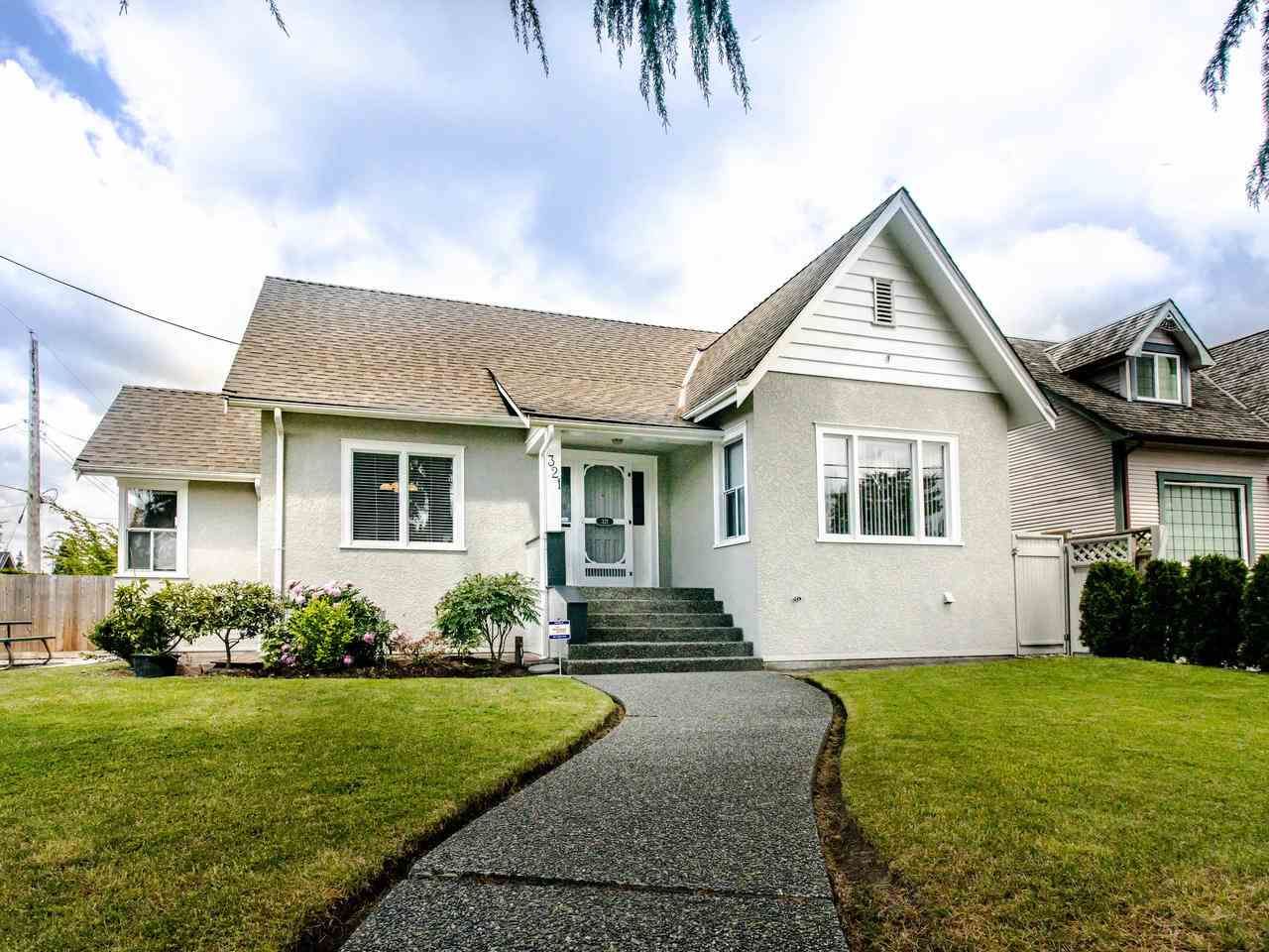 Main Photo: 321 SIXTH Avenue in New Westminster: GlenBrooke North House for sale : MLS®# R2462118