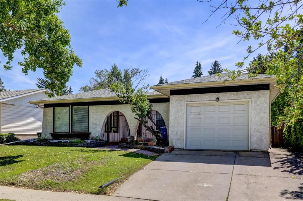 Main Photo: 5912 53 Street NW in Calgary: Dalhousie Detached for sale : MLS®# A1234355