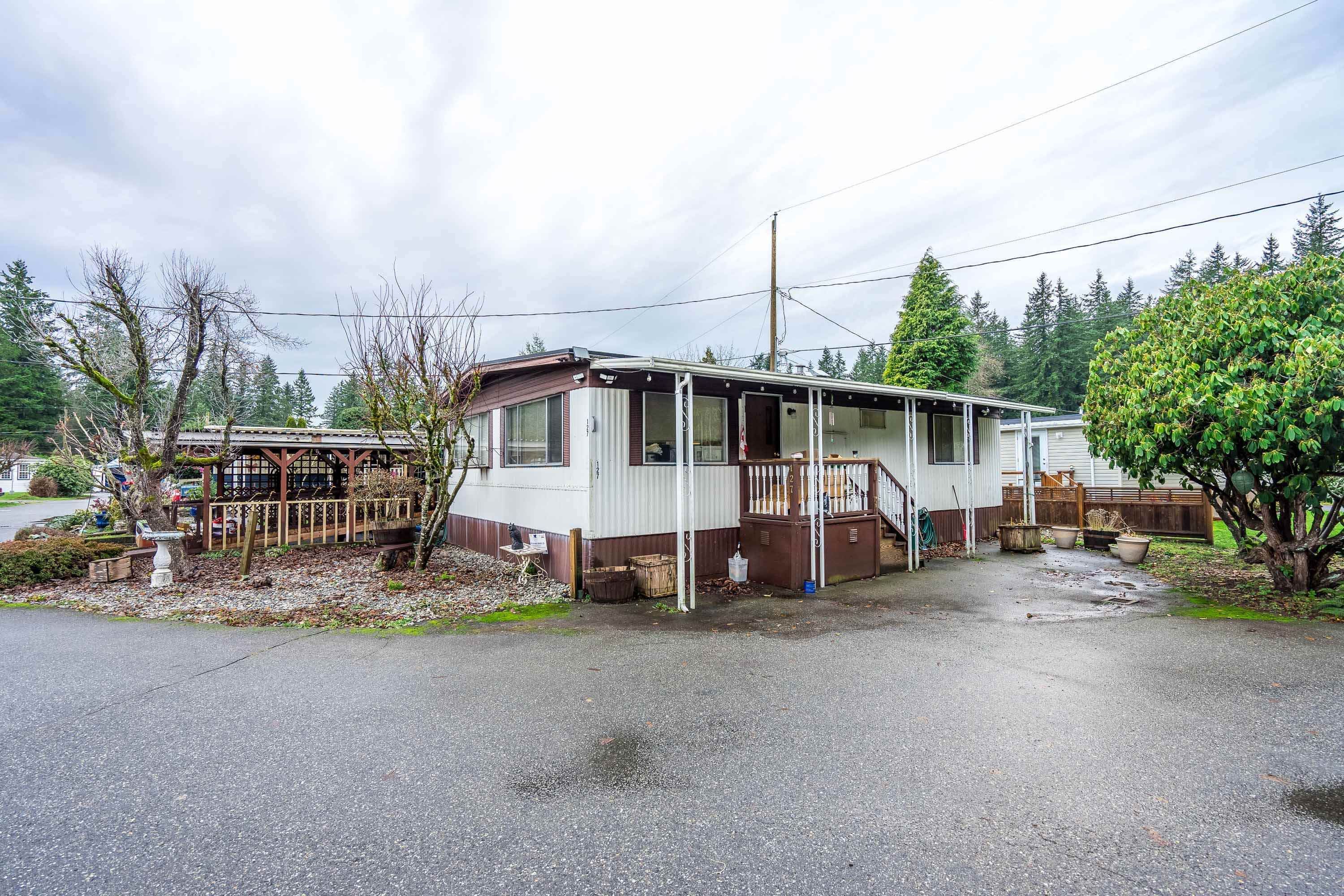 Main Photo: 127 3031 200 Street in Langley: Brookswood Langley Manufactured Home for sale in "CEDAR CREEK ESTATES" : MLS®# R2836515