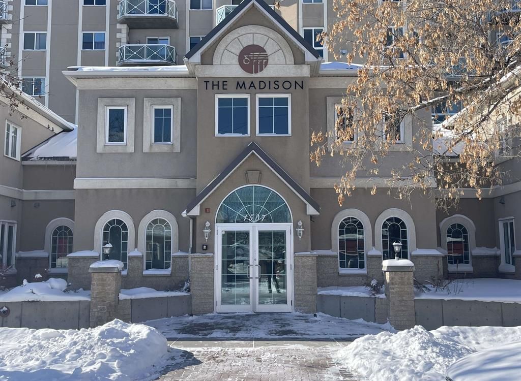 Main Photo: 203 1507 Centre A Street NE in Calgary: Crescent Heights Apartment for sale : MLS®# A2027882