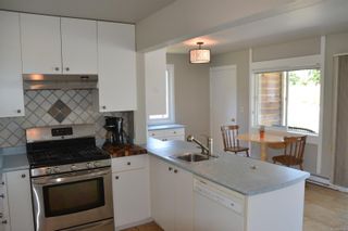 Photo 8: 1082 Colville Rd in Esquimalt: Es Gorge Vale House for sale : MLS®# 880190