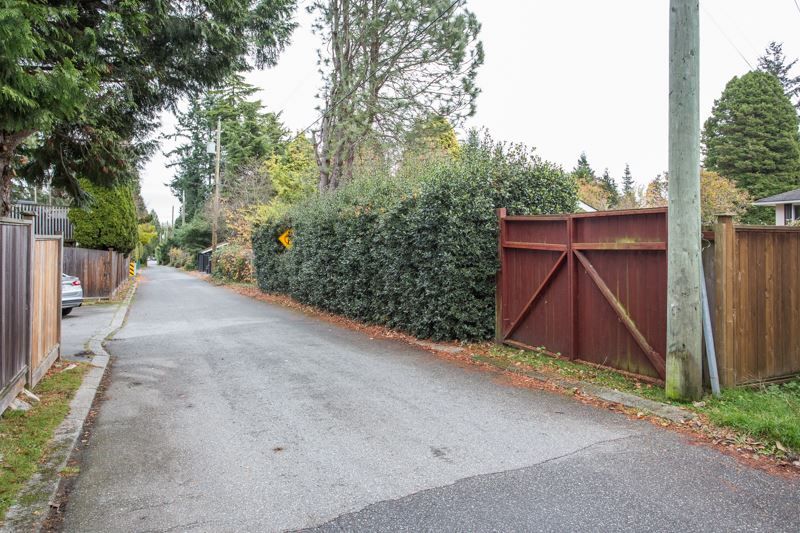 Photo 38: Photos: 15725 TULIP Drive in Surrey: King George Corridor House for sale (South Surrey White Rock)  : MLS®# R2516852