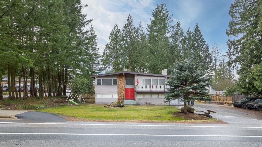 Main Photo: 2440 THE BOULEVARD in Squamish: Garibaldi Highlands House for sale : MLS®# R2541805