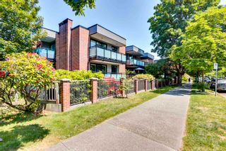 Main Photo: 201 2255 YORK Avenue in Vancouver: Kitsilano Condo for sale in "THE BEACH HOUSE" (Vancouver West)  : MLS®# R2784266