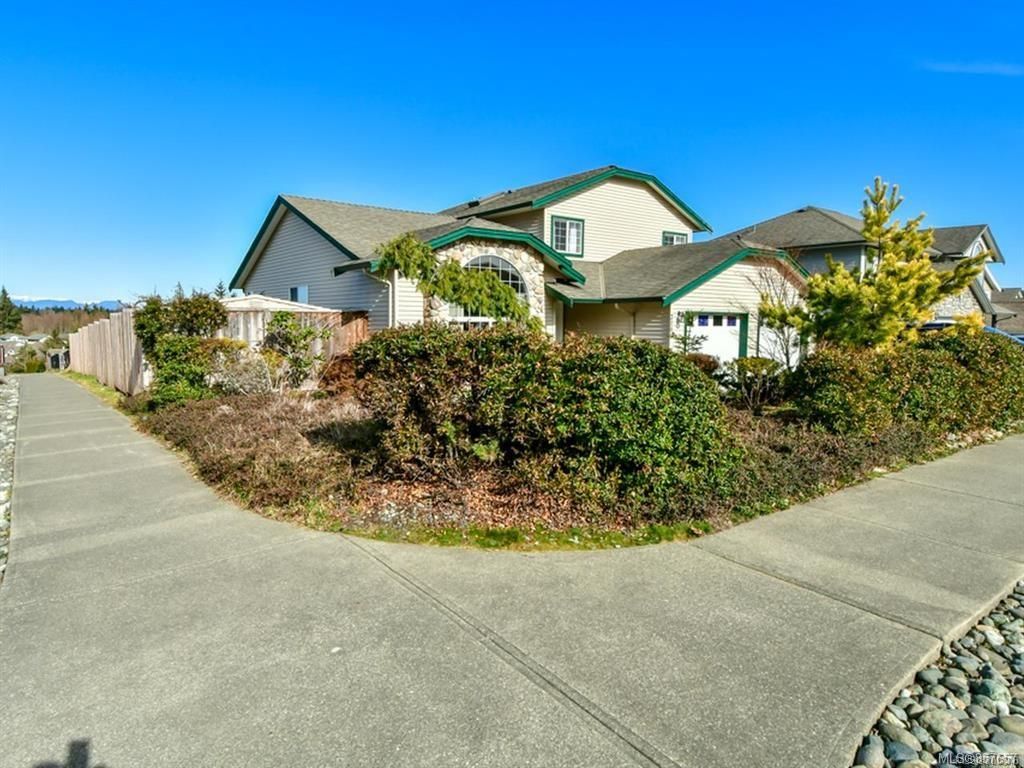 Main Photo: 2101 Varsity Dr in Campbell River: CR Willow Point House for sale : MLS®# 857657
