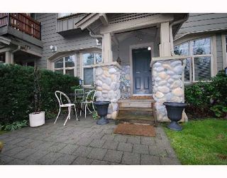 Photo 2: 134 15 6TH Street in New_Westminster: GlenBrooke North Townhouse for sale in "THE  CROFTON" (New Westminster)  : MLS®# V781216