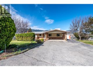Photo 3: 105 Spruce Road in Penticton: House for sale : MLS®# 10310560