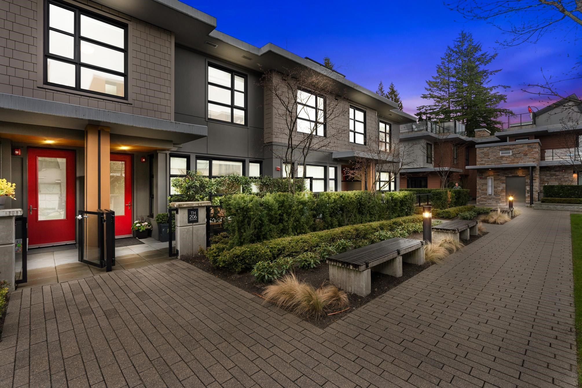 Main Photo: 206 1055 RIDGEWOOD Drive in North Vancouver: Edgemont Townhouse for sale in "CONNAUGHT" : MLS®# R2769125