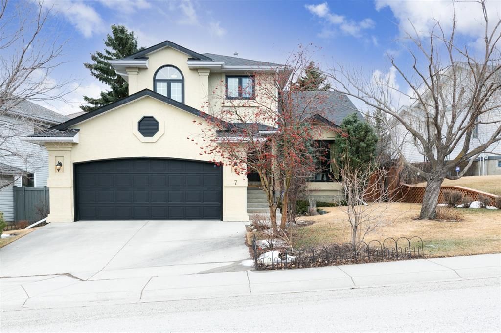 Main Photo: 7 Edgevalley Close NW in Calgary: Edgemont Detached for sale : MLS®# A1205707