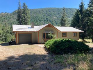 Photo 1: 725 HIGHWAY 3 in Cascade: House for sale : MLS®# 2471997