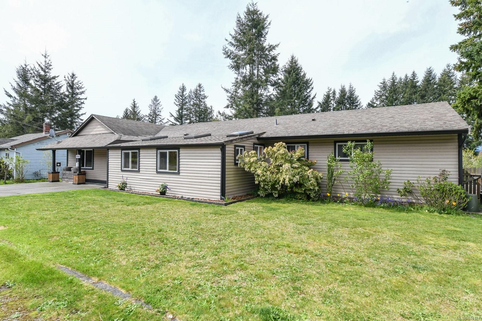 Main Photo: 4943 Cliffe Rd in Courtenay: CV Courtenay North House for sale (Comox Valley)  : MLS®# 874487