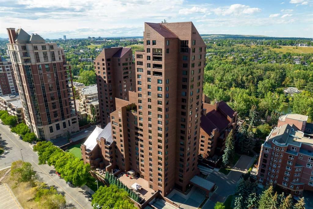 Main Photo: 402E 500 Eau Claire Avenue SW in Calgary: Eau Claire Apartment for sale : MLS®# A2068652