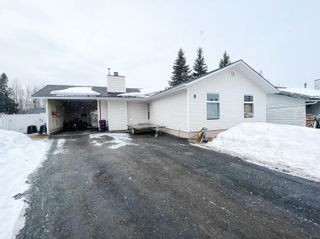 Photo 1: 5 CUT THUMB Place in Mackenzie: Mackenzie -Town House for sale (Mackenzie (Zone 69))  : MLS®# R2674220
