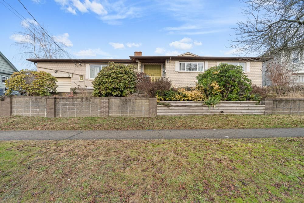 Main Photo: 753 E 55TH Avenue in Vancouver: South Vancouver House for sale (Vancouver East)  : MLS®# R2744506