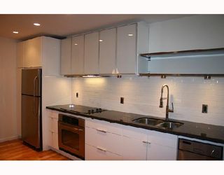 Photo 1: 203 349 E 6TH Avenue in Vancouver: Mount Pleasant VE Condo for sale in "LANDMARK HOUSE" (Vancouver East)  : MLS®# V679970