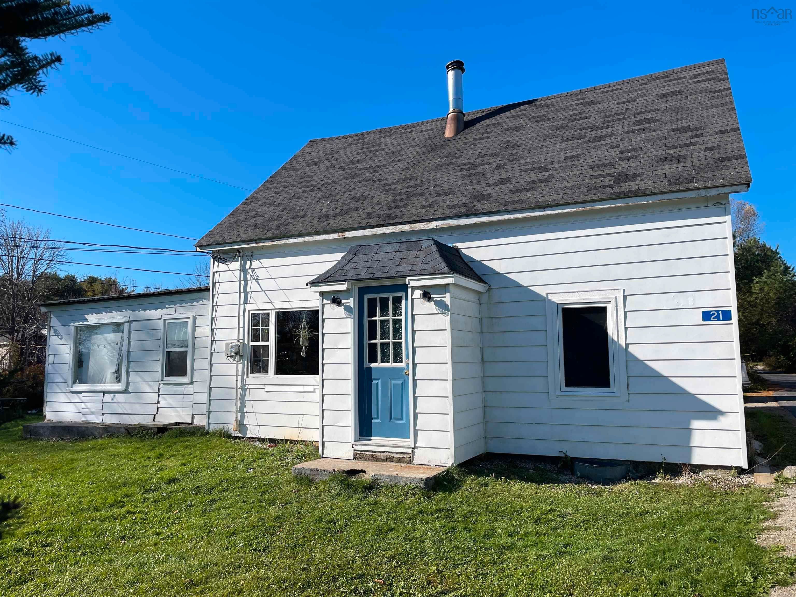 Main Photo: 21 Myra Road in Western Shore: 405-Lunenburg County Residential for sale (South Shore)  : MLS®# 202318949