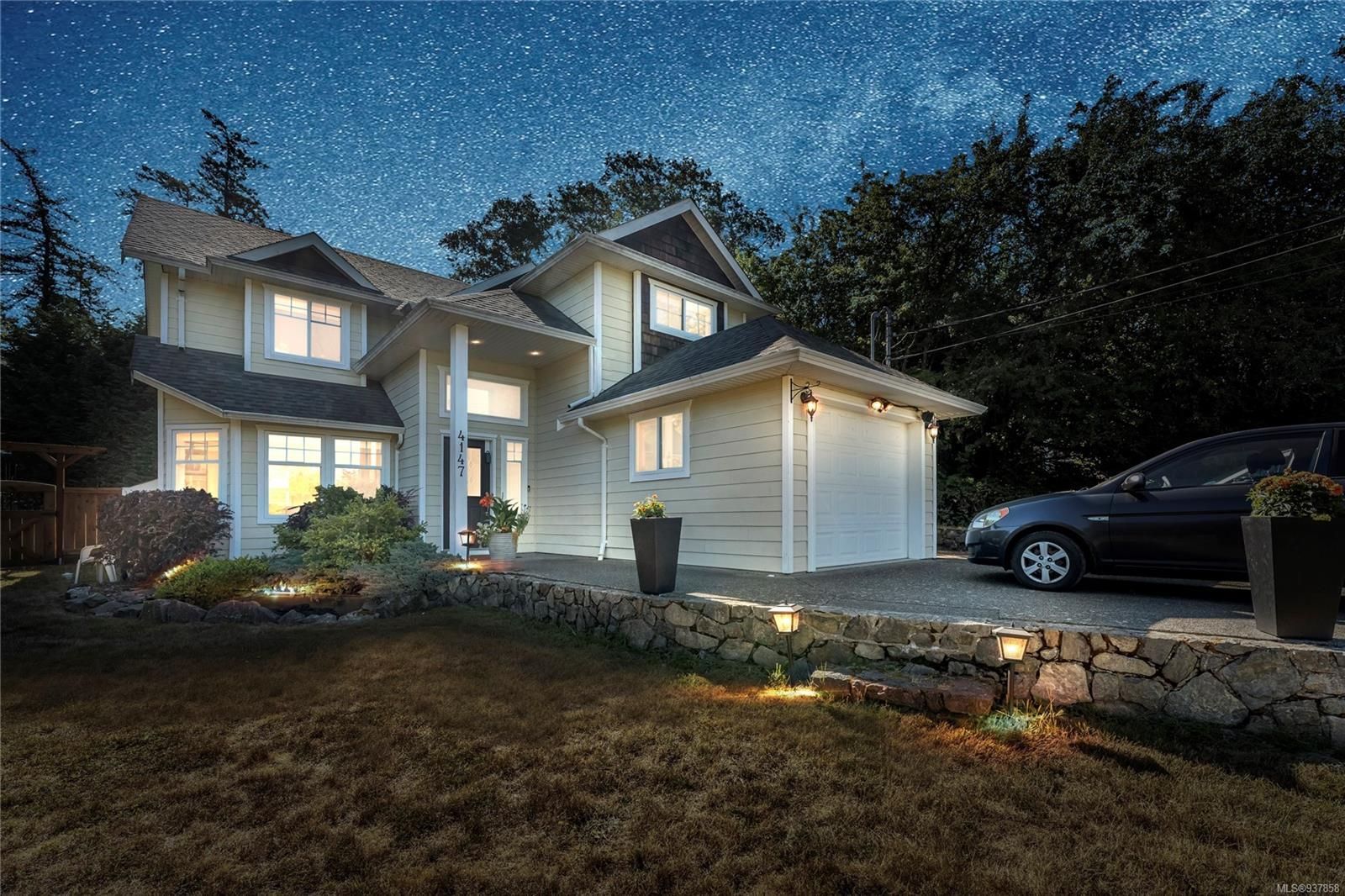 Main Photo: 4147 Gillie Rd in Saanich: SW Granville House for sale (Saanich West)  : MLS®# 937858