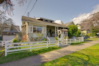 Photo 3: 110 Wildwood Ave in Victoria: Vi Fairfield East House for sale : MLS®# 926816