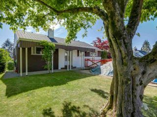 Main Photo: 824 CHESTNUT Street in New Westminster: The Heights NW House for sale : MLS®# R2068160