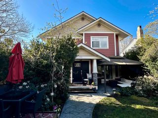 Main Photo: 353 E 12TH Street in North Vancouver: Central Lonsdale 1/2 Duplex for sale : MLS®# R2864786
