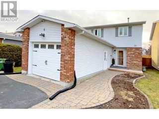 Photo 2: 4 WOLFGANG DRIVE in Nepean: House for sale : MLS®# 1372698