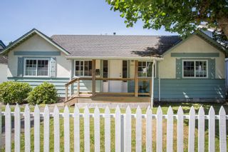 Photo 1: 2831 GORDON Avenue in Surrey: Crescent Bch Ocean Pk. House for sale in "Crescent Beach" (South Surrey White Rock)  : MLS®# R2476389