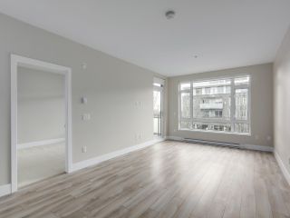 Photo 4: 303 4307 HASTINGS Street in Burnaby: Vancouver Heights Condo for sale in "MADISON" (Burnaby North)  : MLS®# R2418061
