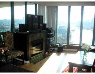 Photo 2: 1901 1188 QUEBEC ST in Vancouver: Mount Pleasant VE Condo for sale in "CITY GATE" (Vancouver East)  : MLS®# V552112