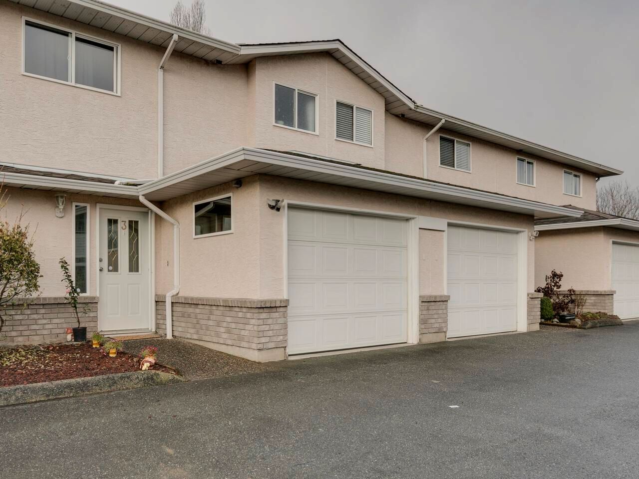 Main Photo: 3 32139 7 Avenue in Mission: Mission BC Townhouse for sale in "Qionto Estates" : MLS®# R2875478