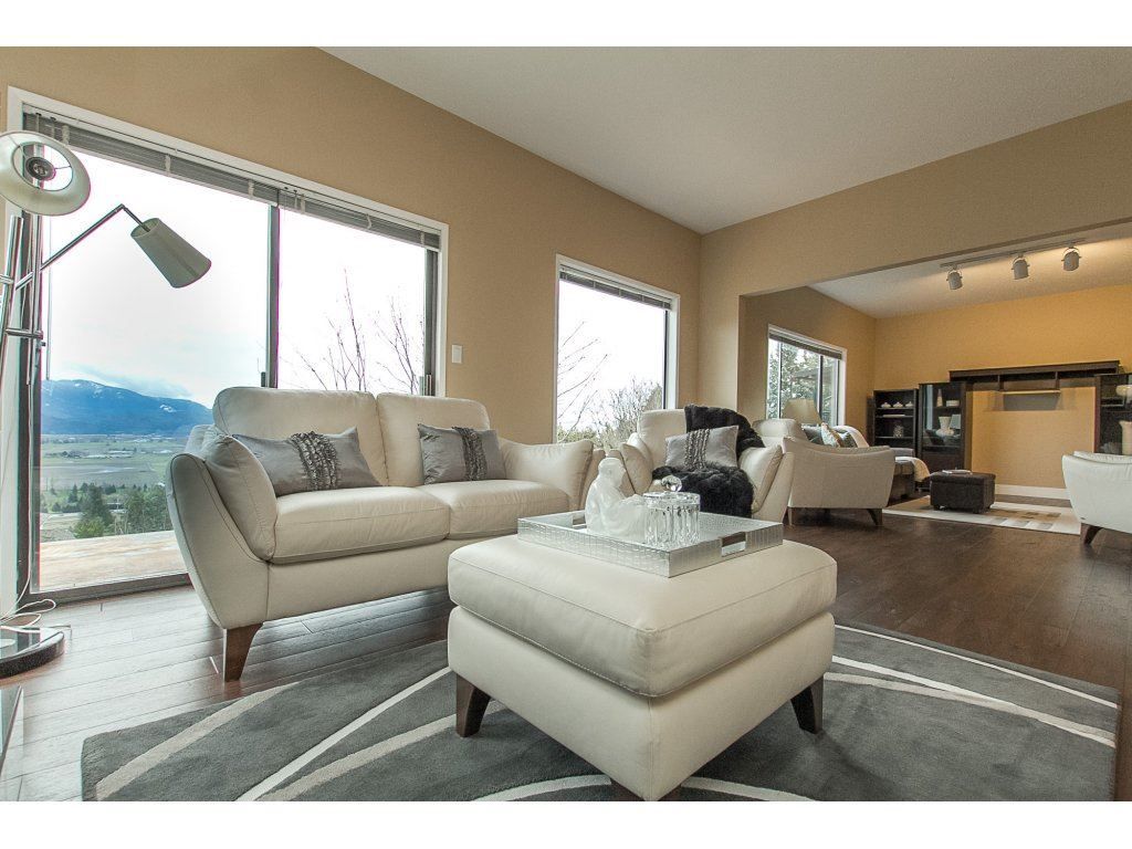 Photo 5: Photos: 35804 SUNRIDGE Place in Abbotsford: Abbotsford East House for sale : MLS®# R2244271
