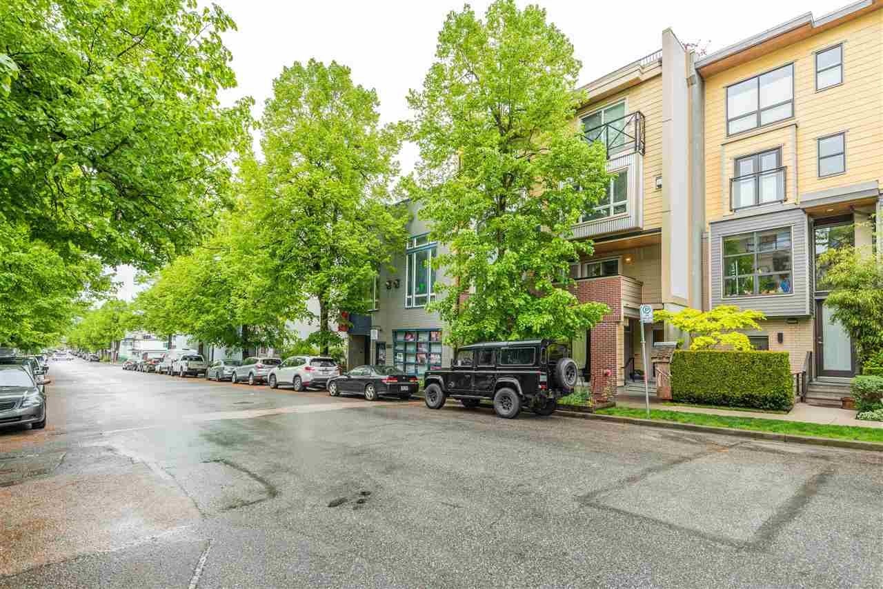 Main Photo: 202 3736 COMMERCIAL STREET in Vancouver: Victoria VE Townhouse for sale (Vancouver East)  : MLS®# R2575720