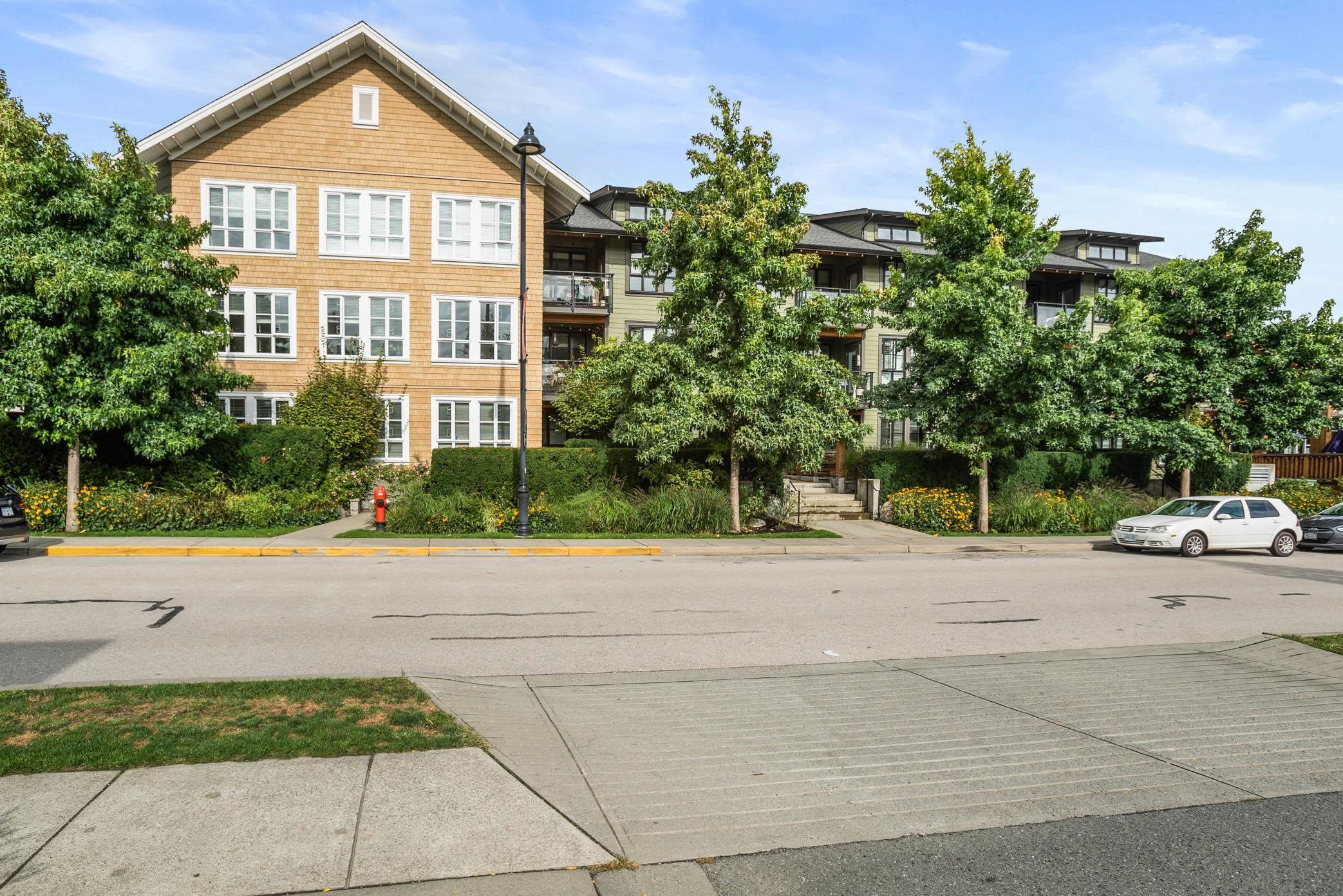 Main Photo: 309 23285 BILLY BROWN Road in Langley: Fort Langley Condo for sale in "Village At Bedford Landing" : MLS®# R2612644