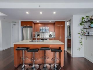 Photo 3: 1102 1255 SEYMOUR Street in Vancouver: Downtown VW Condo for sale in "ELAN" (Vancouver West)  : MLS®# R2066836