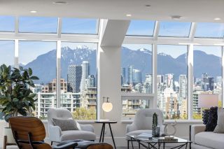 Photo 3: PH12 1350 W 14TH Avenue in Vancouver: Fairview VW Condo for sale in "The Waterford" (Vancouver West)  : MLS®# R2777633
