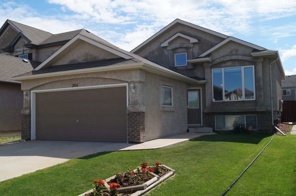 IMPRESSIVE Open Concept 1248 sf 2+ Bedroom Bi-Level built 2008 with  Fully Finished Basement with 2 additional Bedrooms on Beautifully Landscaped 40x156+ Lot in River Park South. 