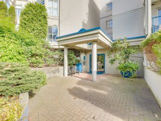 Photo 4: 101 4743 W RIVER Road in Delta: Ladner Elementary Condo for sale in "Riverwest" (Ladner)  : MLS®# R2756086