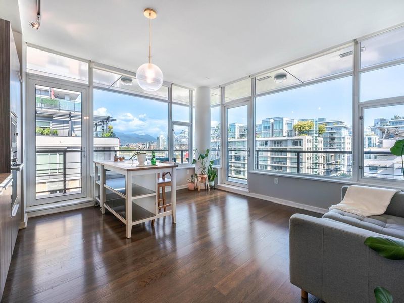 FEATURED LISTING: 701 - 123 1ST Avenue West Vancouver