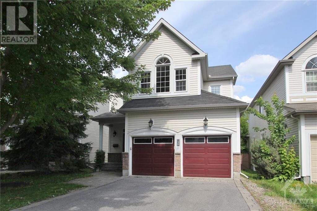 Main Photo: 136 LAMPLIGHTERS DRIVE in Ottawa: House for sale : MLS®# 1352820