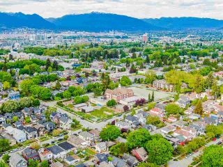 Photo 14: 836 W 22ND AVENUE in Vancouver: Cambie House for sale (Vancouver West)  : MLS®# R2455356