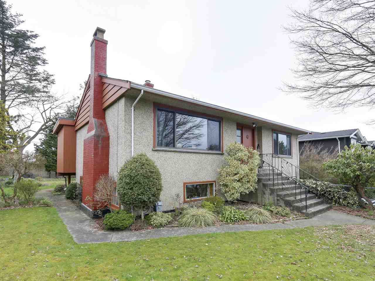 Main Photo: 4450 HALLEY Avenue in Burnaby: Burnaby Hospital House for sale (Burnaby South)  : MLS®# R2152222